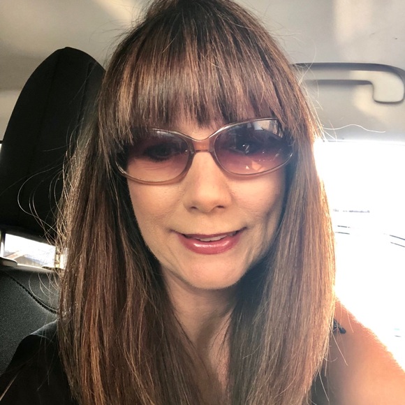 Meet your Posher, Lisa - Picture 2 of 2